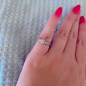 Women’s promise ring